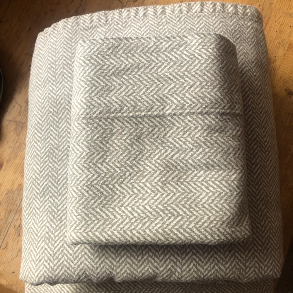 Twin flannel sheet set. 100% cotton; very soft. Washed once; never used!
